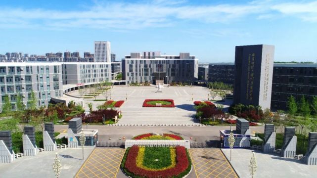 曲师大附属梁山中学首届中考旗开得胜初一初二双双夺魁