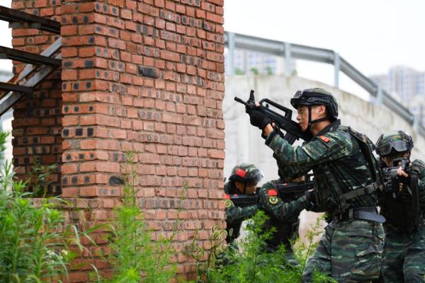重庆武警:夏季练兵正当时