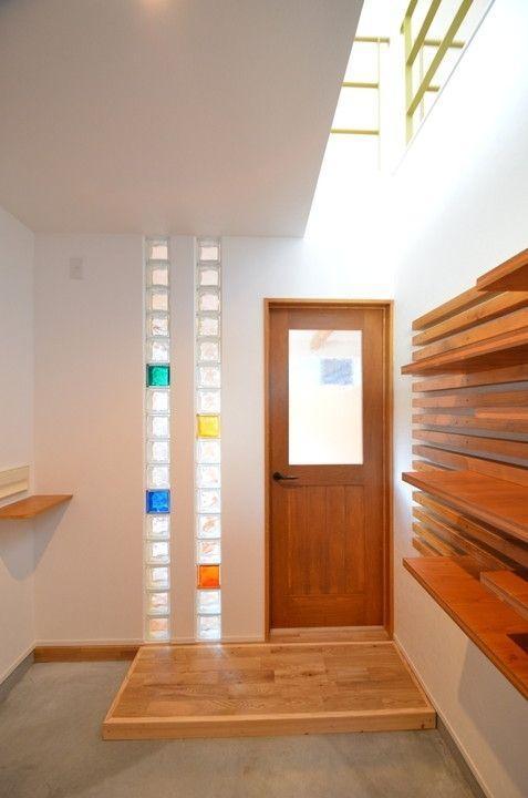 方块玻璃不做卫生间隔断,我一块块不规则嵌入墙面,效果真抢眼