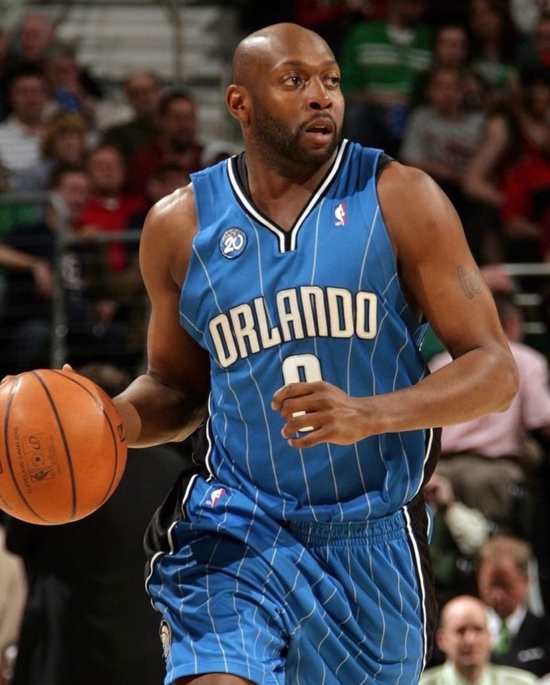 安东尼-约翰逊,和泰伦-卢一样都是当时魔术队的替补后卫.