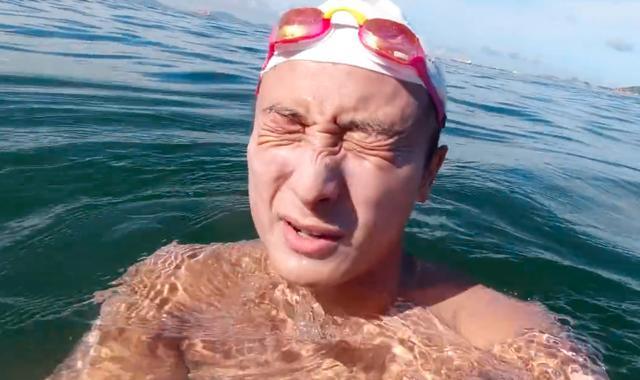 40岁方力申海泳遇意外自曝脸痛到像火烧表情痛苦煎熬11个小时