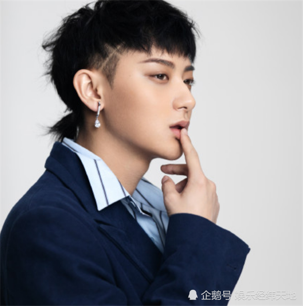 黄子韬有6个耳洞,王一博有3个耳洞,看到千玺:好乖的弟弟