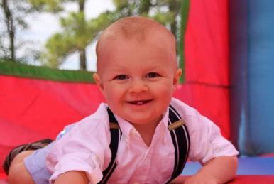 孩子|美护士妈妈呼吁疫情期的婴儿保护，自家孩子曾从狗门钻出溺死水中