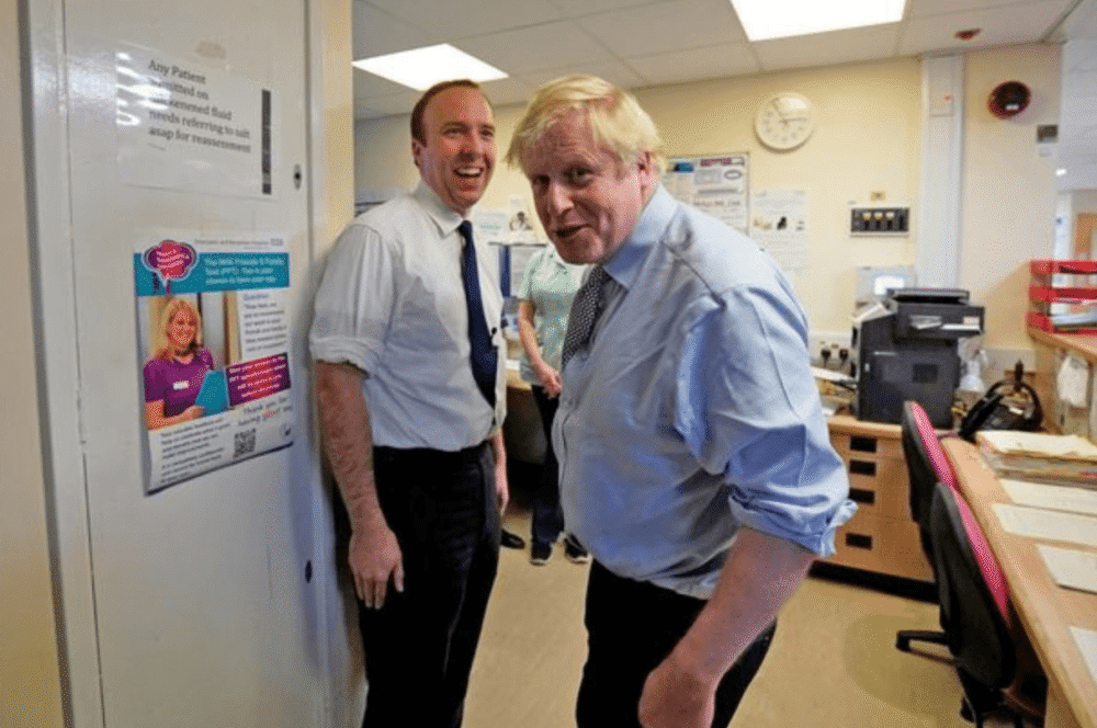 伊恩·米勒|英国百岁老人因疫情隔窗和儿子偷偷握手：这可能是最后一次见你了