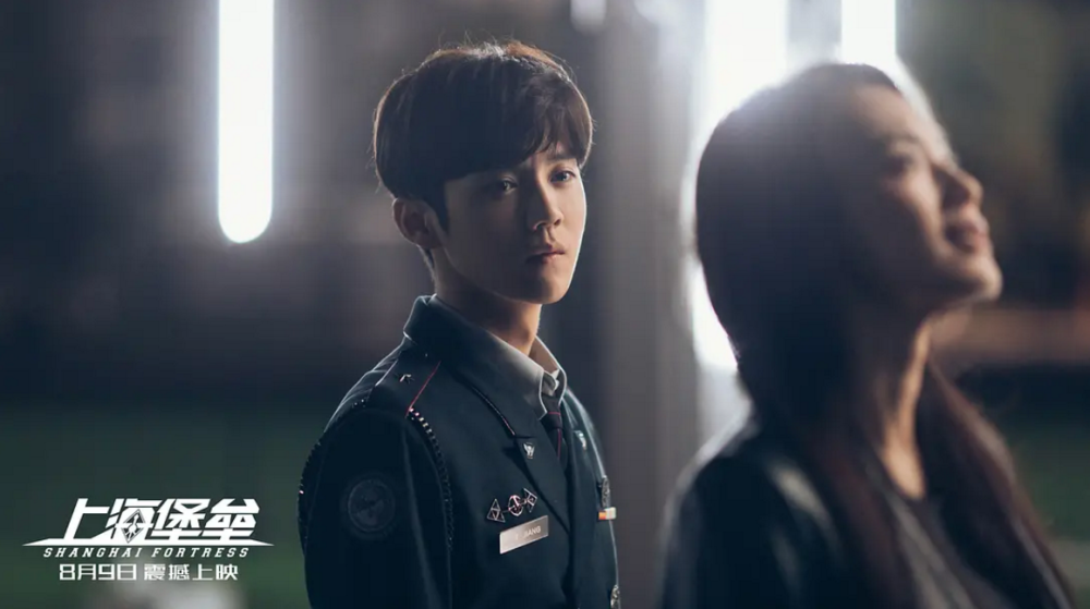 鹿晗新剧全程关美颜丑装加上丑发型看上去有40岁心疼关晓彤