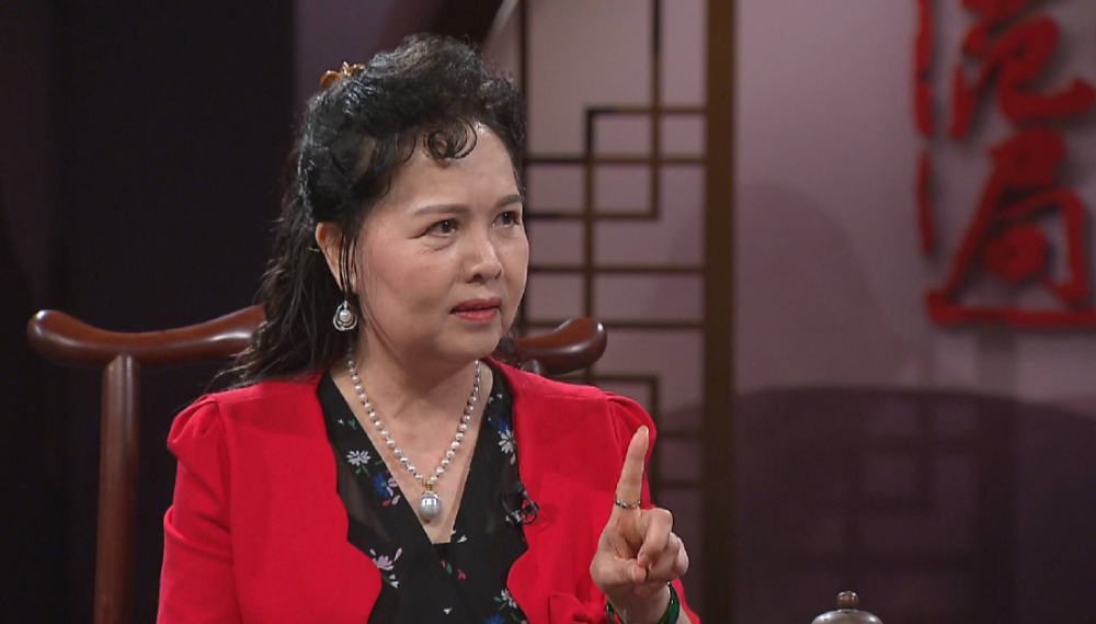 如今,梁凤仪已带领昭信团队迈过了56载春秋,从藤制品到玩具加工到制