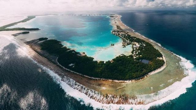 2平方公里的面积,由法考福环礁,阿塔富环礁,努库诺努环礁3个珊瑚岛
