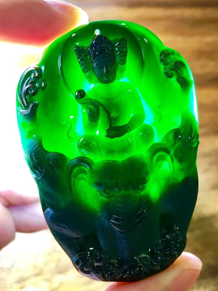 翡翠里的特色品种绿的发黑的墨翠