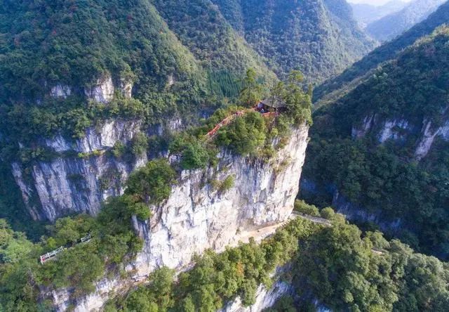 油杉河大峽谷大方縣位於畢節市中部,是畢節市的歷史文化中心和交通