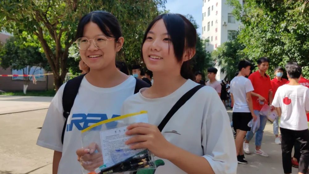 贺州2020中考成绩排_明天!2020年贺州中考成绩放榜!速看免费查