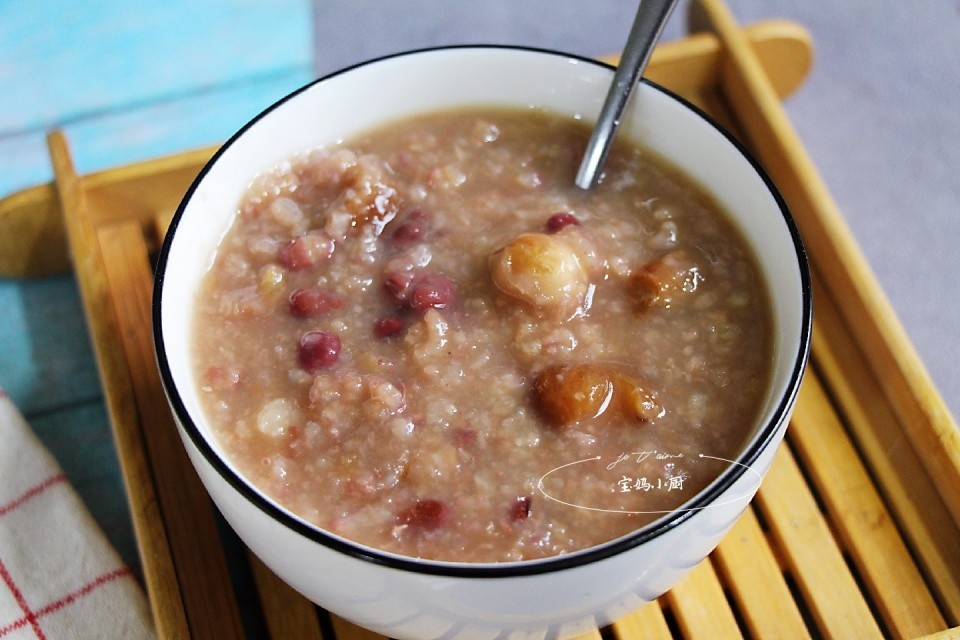 籽红豆粥,需要的食材:南瓜籽仁,红小豆,干胡萝卜丁,干百合,高粱米