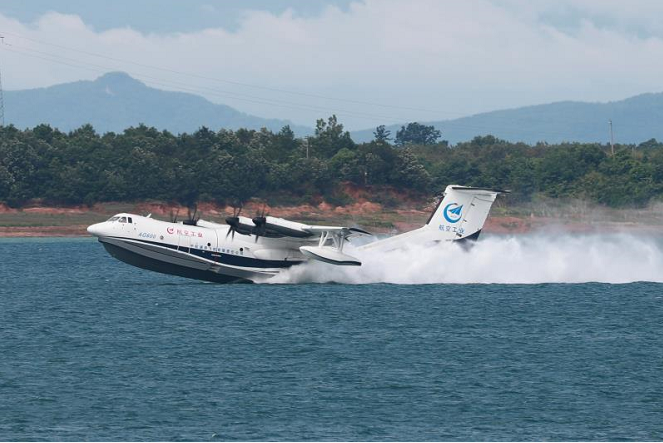 蛟龙变鲲龙 国产水上飞机海上首飞成功 军用型研制也需加快步伐 腾讯新闻