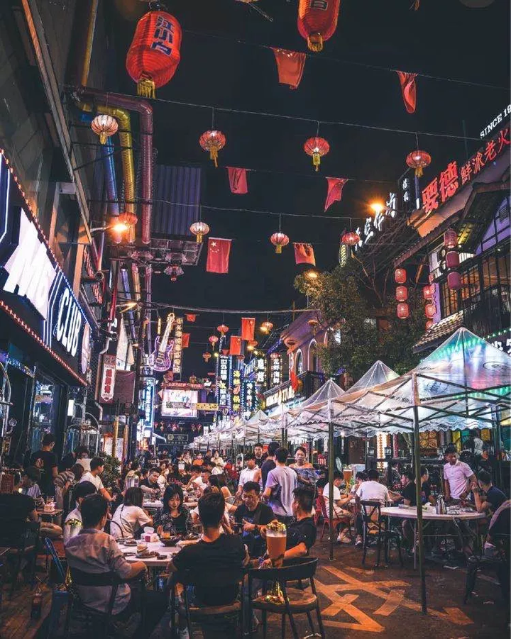 东裕夜市可以说是宁波最具规模的主题夜市.