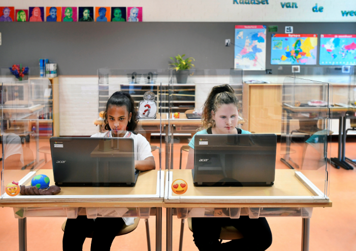 美国有线电视新闻网|美国“高考”现感染病例：2名学生检测呈阳性 至少接触200人