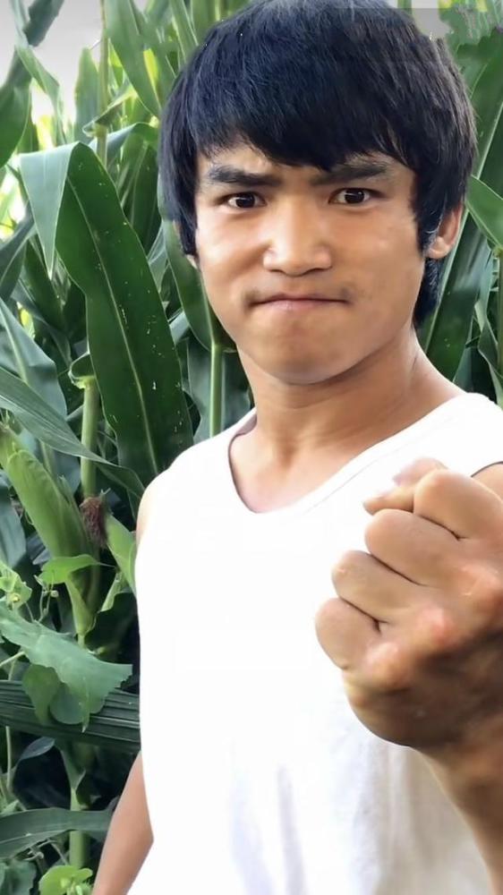 皮香远自称1米89嘲讽一龙武僧一怂我的大铁拳打你轻点