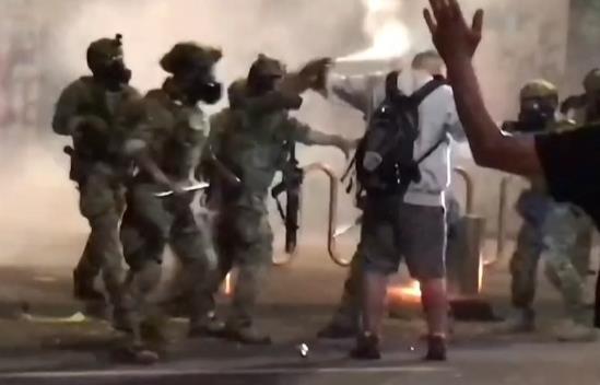 克里斯托弗·戴维|被打断手的美国老兵：联邦政府刻意将波特兰变成战区