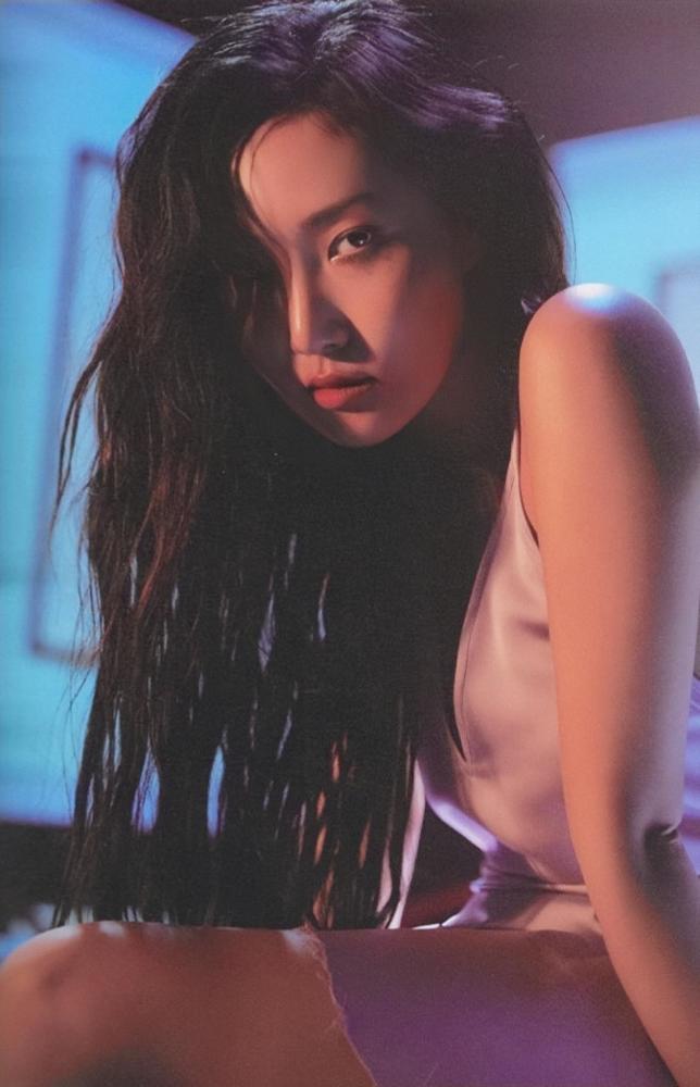 当地时间7月26日放送的《人气歌谣》中,华莎的《maria》力压zico的