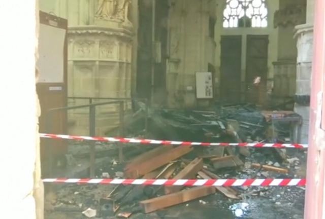 教堂|法国百年老教堂被人纵火，嫌犯是卢旺达难民，曾在教堂当保安