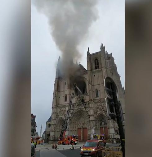 教堂|法国百年老教堂被人纵火，嫌犯是卢旺达难民，曾在教堂当保安