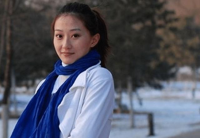 她和比她小3岁的王龙,经过一段时间的交心后,顺利的走进了婚姻的殿堂.