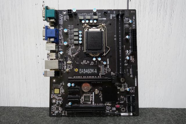 艾尔莎的这款ea b460m-a主板采用了英特尔的b460芯片组和m-atx规格