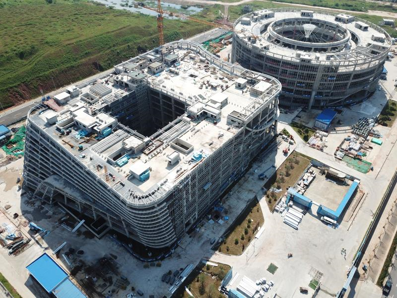 要说面前九龙湖最引人注目的项目,九龙湖畔的南昌市市民中心绝对能排