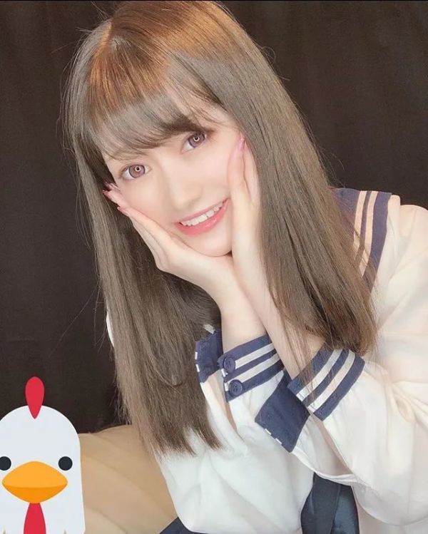 学霸的实习加上校花的头衔,可以说是让佳奈子的校园之路顺风顺水.