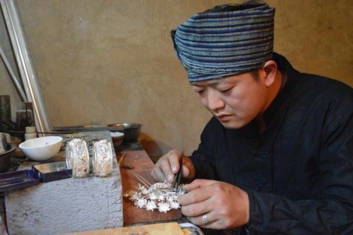 夯吾苗寨千年传承的苗银文化