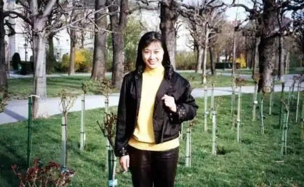 《曲苑杂坛》王牌主持人汪文华,节目停播9年后她去哪了?