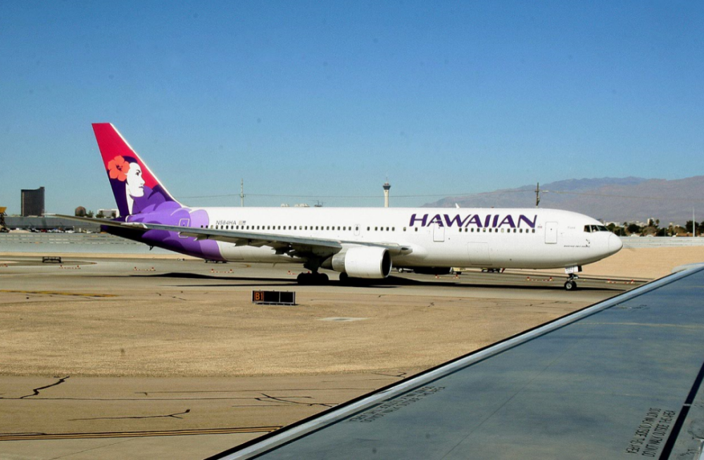 新冠病毒|参加培训后，夏威夷航空17名空乘出现症状，1人死于新冠病毒