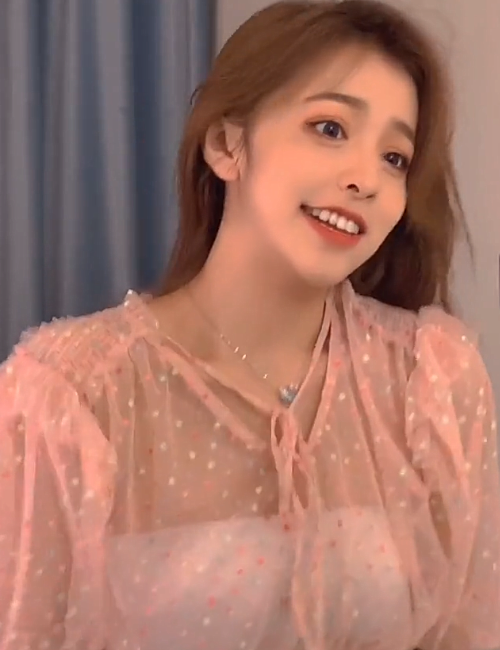 刘思瑶出镜为何只露上半身看到她罕见全身照换我也得好好藏着