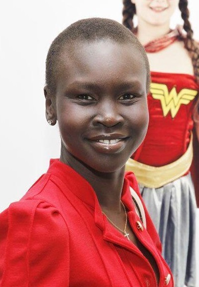 "非洲女神"成为首个香奈儿黑人高定新娘,成品非常惊艳!