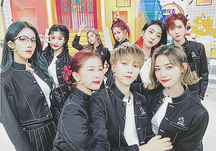 the9官博晒团综合照,看到成员的站位后,这c位真是绝了啊