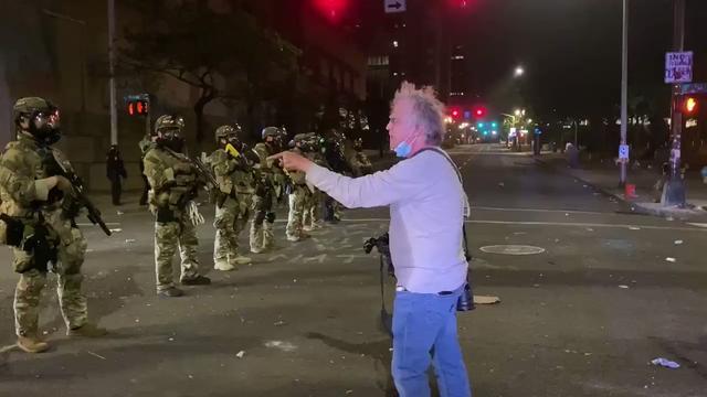 迈克·哈斯蒂|向警察喊话却遭喷胡椒喷雾，美越战老兵：美国也曾派我去施暴