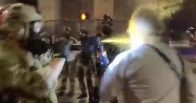 迈克·哈斯蒂|向警察喊话却遭喷胡椒喷雾，美越战老兵：美国也曾派我去施暴