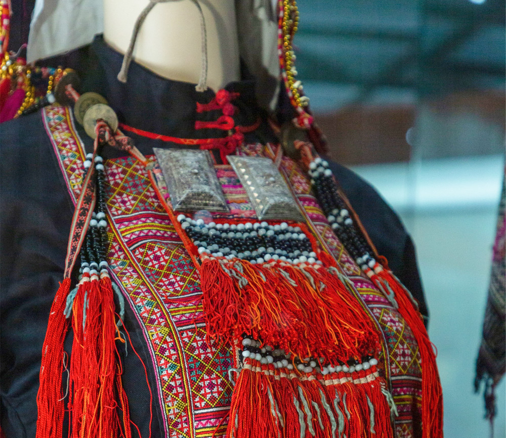 也能领略茶山瑶服饰的素雅端庄在这里 你既能欣赏到尖头盘瑶服饰的