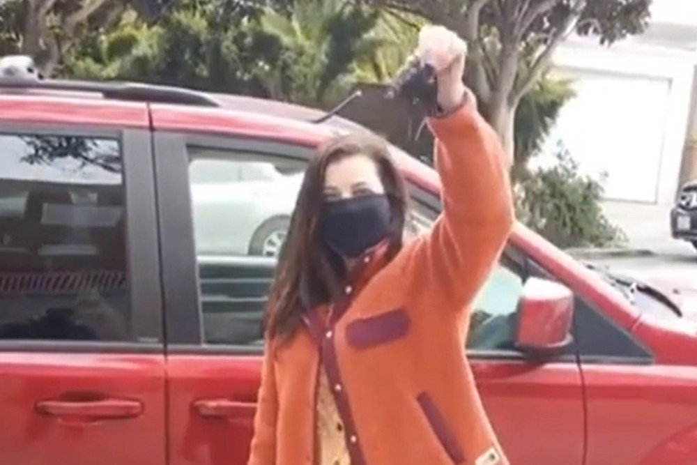 美国女子仅用一枚发夹交换到一辆迷你卡车 并称最终目标是房子 腾讯新闻