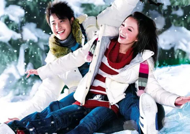 潘玮柏公布婚讯台媒曝其曾台下牵手张韶涵喜欢眼睛大的女生