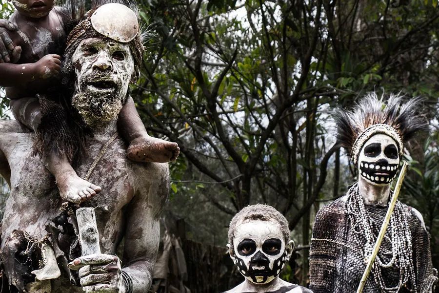 而后研究人员的结论令人震惊:当地土著人为了获得具有魔力的战利品