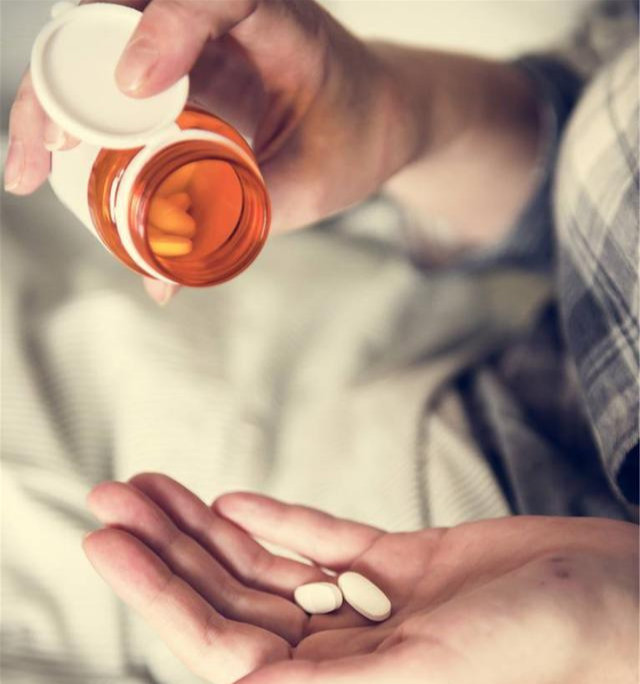 习惯性熬夜为了早睡吃安眠药可以吗