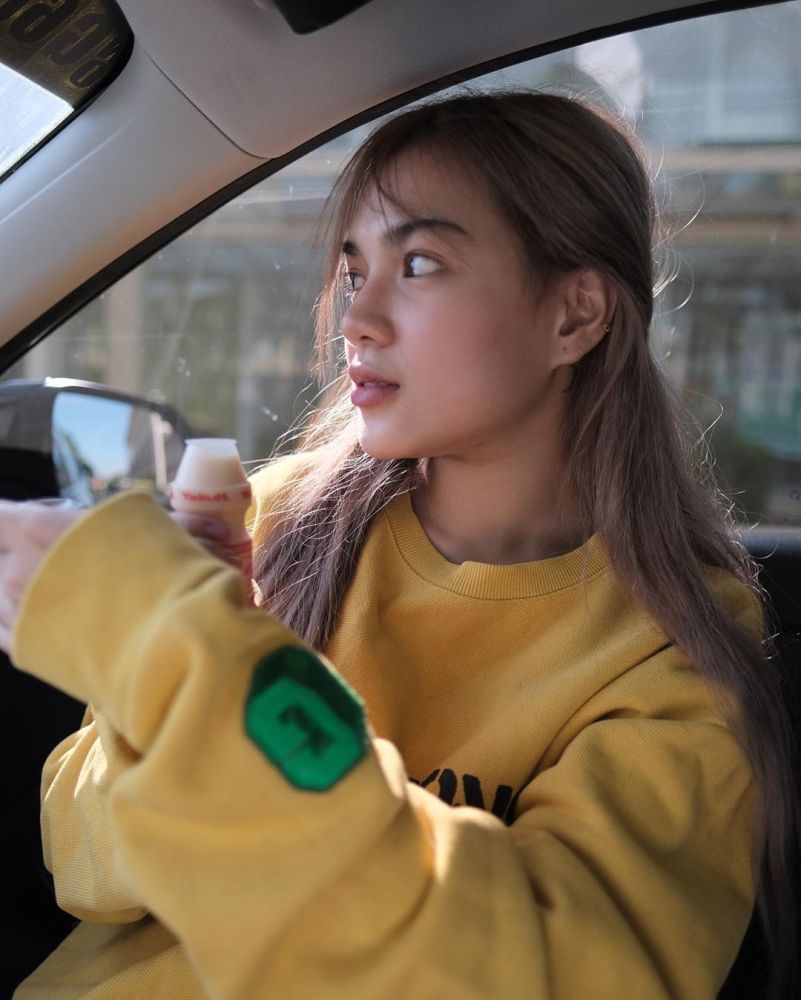 安妮·萨拉曼卡|美女网红违反隔离规定被捕，期间在商场跳舞还去韩国烤肉店