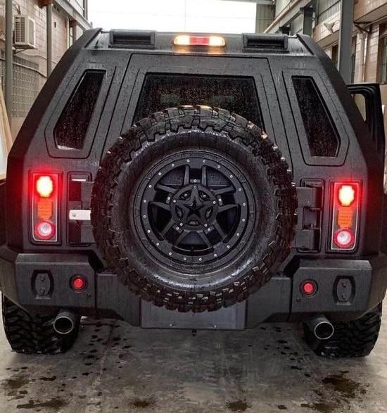 硬汉汽车乔治巴顿坦克的外观设计展现出这辆车的野性气质