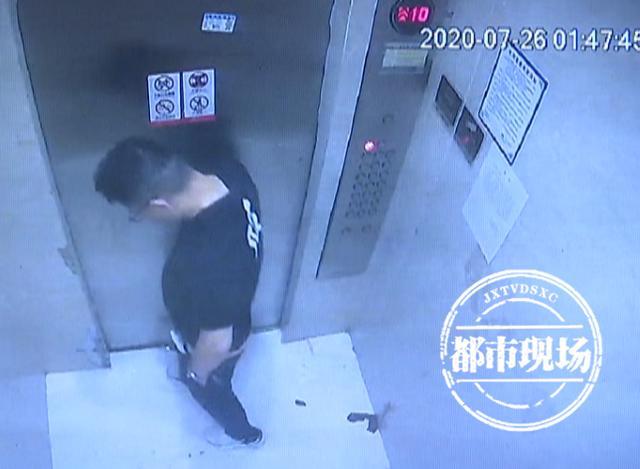 男子凌晨喝醉酒竟在小区电梯里拉大便邻居太恶心了