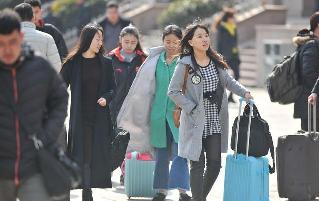 高校|这所高校宣布延迟开学！这些省份的学生，要做好较晚返校的准备！