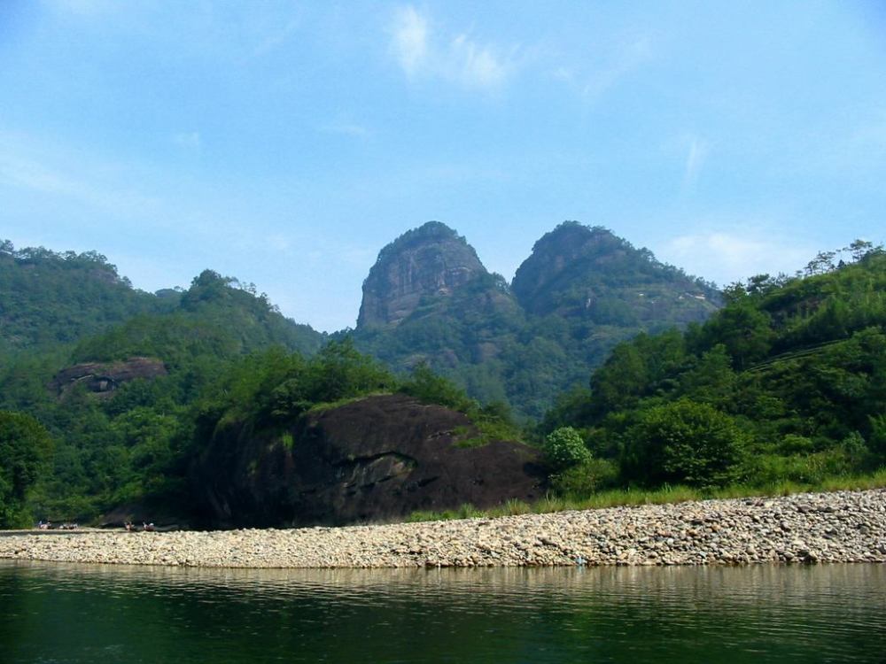 中國一座雙遺產山峰跨兩省江西最長福建最高如今因暴雨再關閉