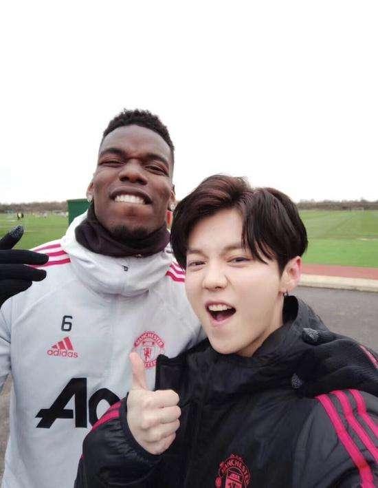 鹿晗获奖吉尼斯纪录因为曼联娱乐圈球技最好之一和c罗互关