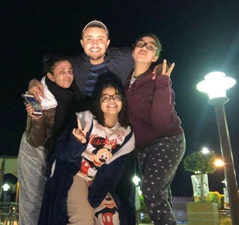 过敏|女孩对阳光过敏 20多年来只要出门就得戴太空面罩