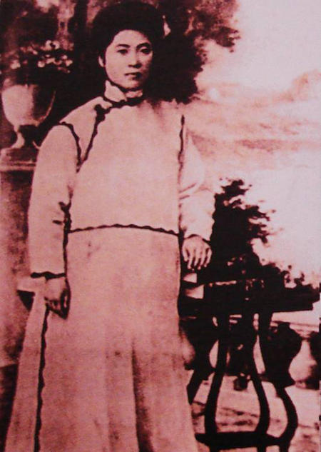 那时,康有为已有2位夫人,但他的心依然似年轻人一般,被爱情燃烧得如痴