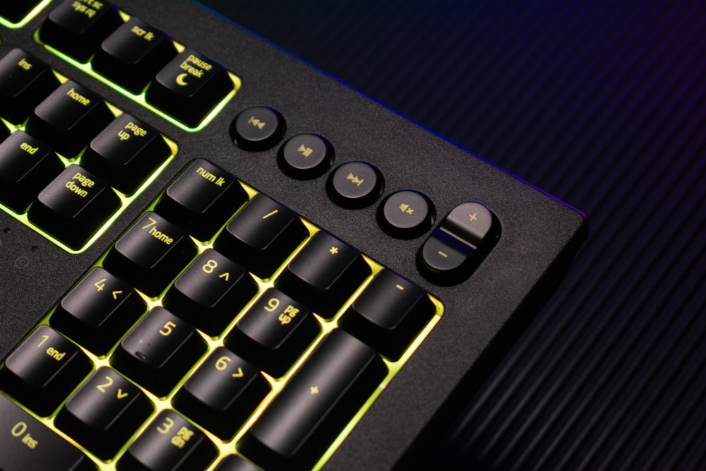 七年之痒后再一次邂逅薄膜键盘雷蛇萨诺狼蛛v2游戏键盘简评