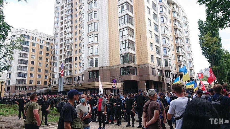 泽连斯基|乌民众举行集会，骂泽连斯基是“俄罗斯公仆”，要求其卷铺盖滚蛋